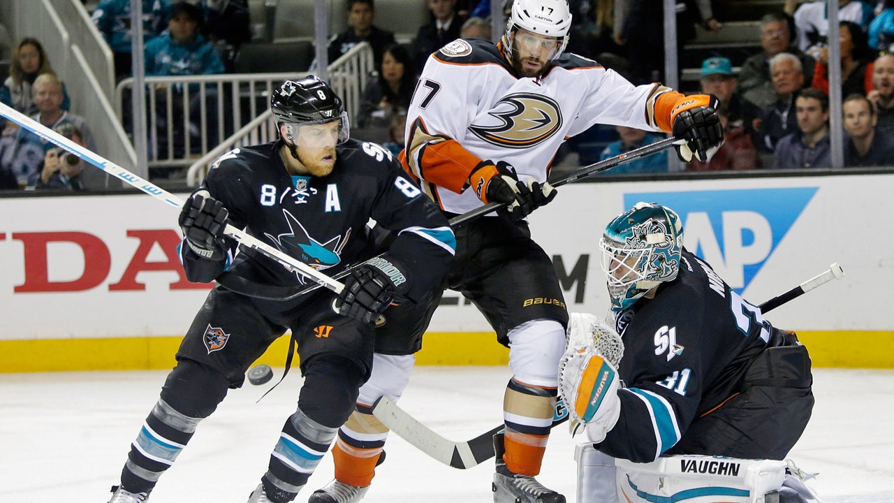 Sharks use 5-goal second to beat Ducks 6-3